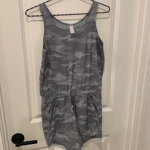 GIrls XXL (16) Athleta Girls Romper- Gray Camo